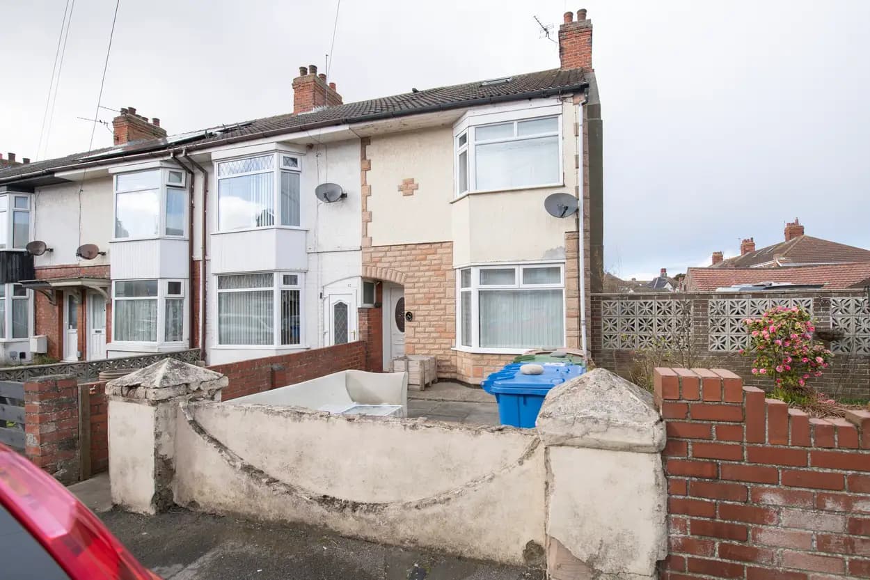 property photo 5 of 13