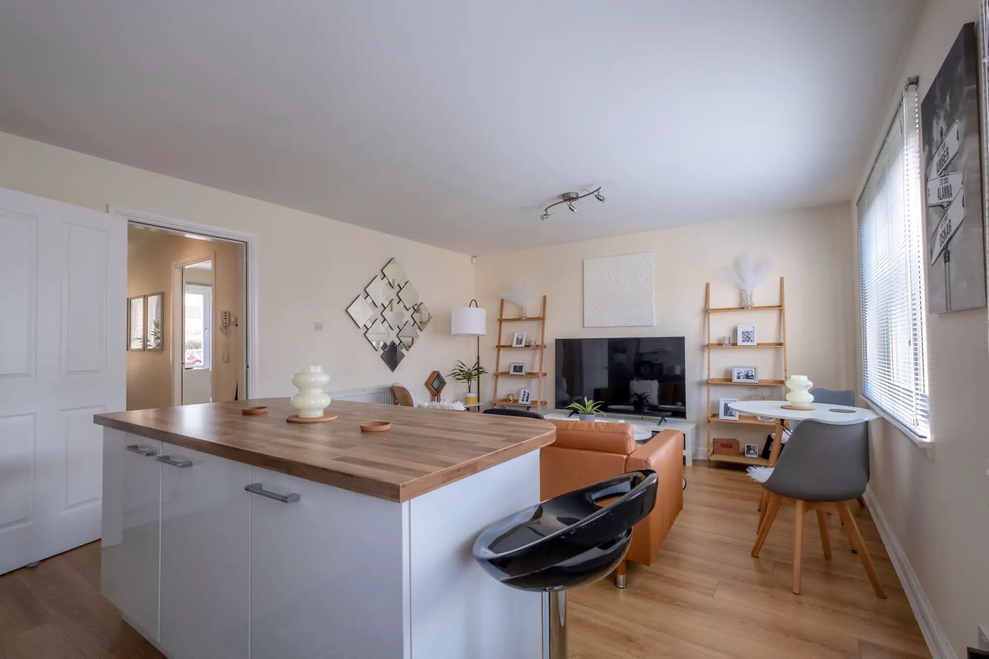 property photo 6 of 28