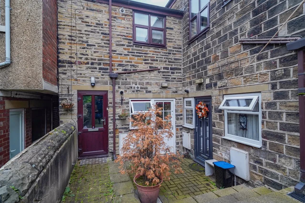 property photo 15 of 18