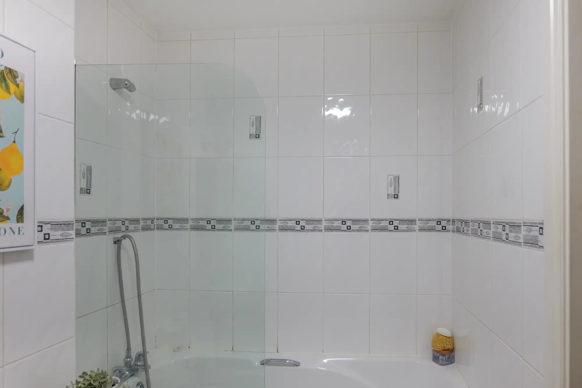 property photo 9 of 19