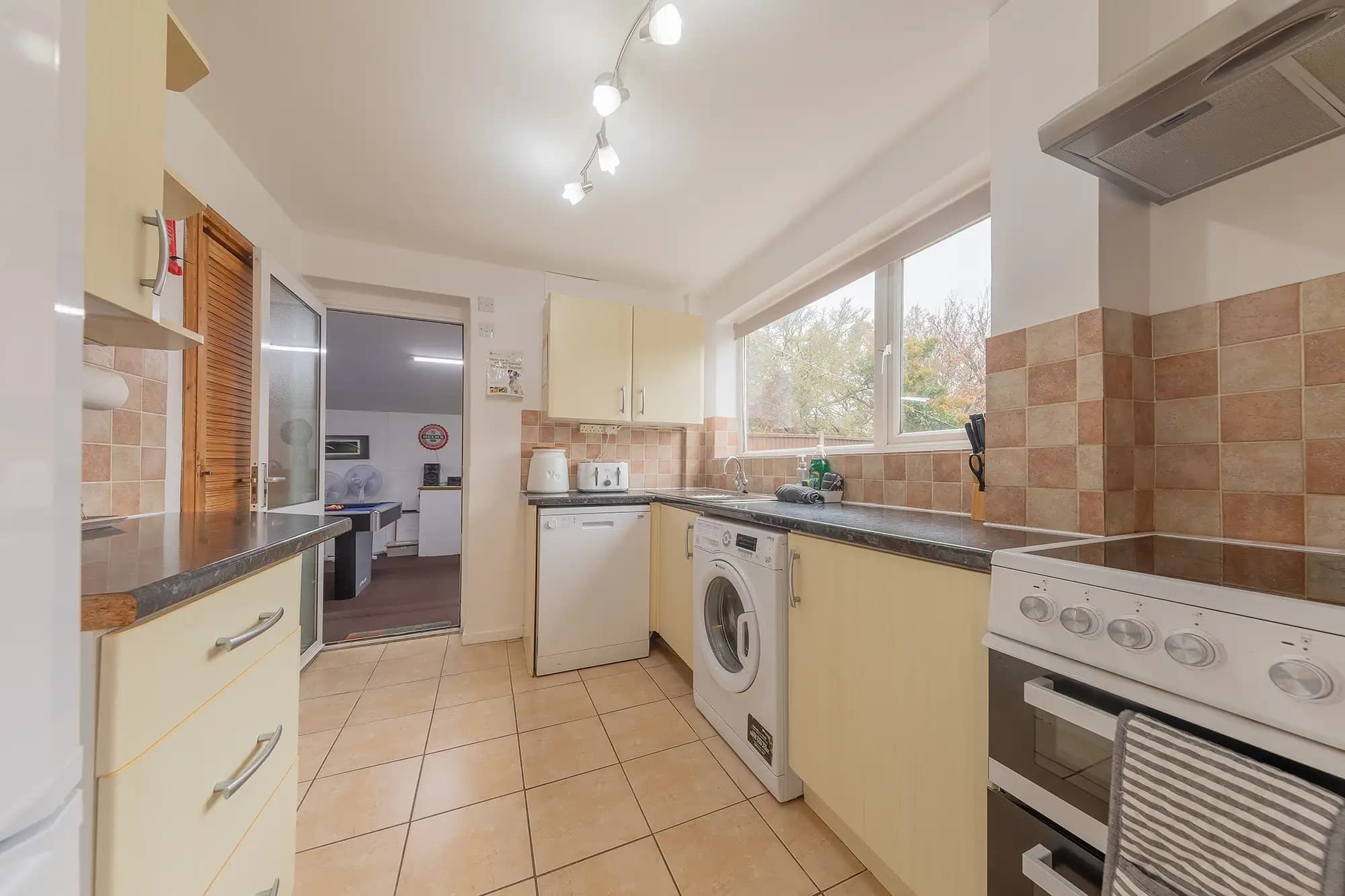 property photo 5 of 32