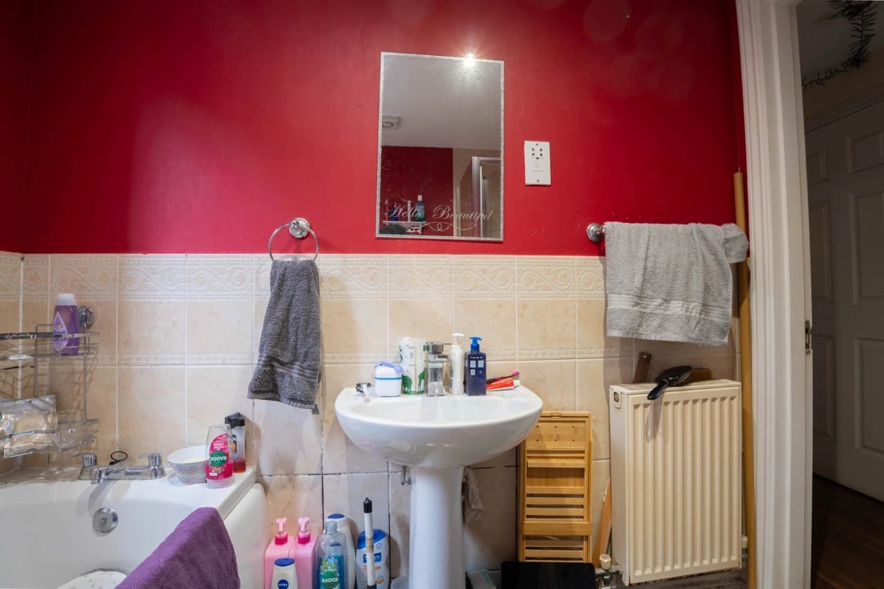 property photo 7 of 18