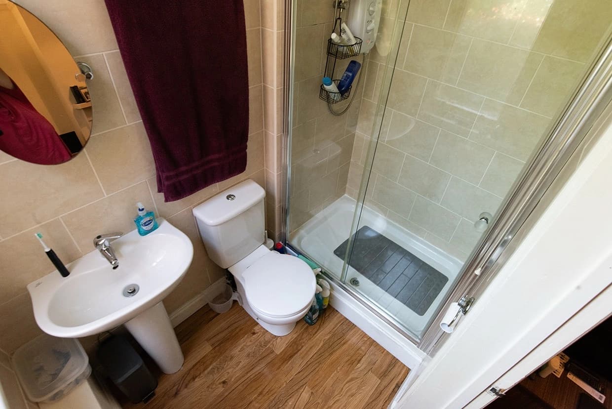 property photo 5 of 16