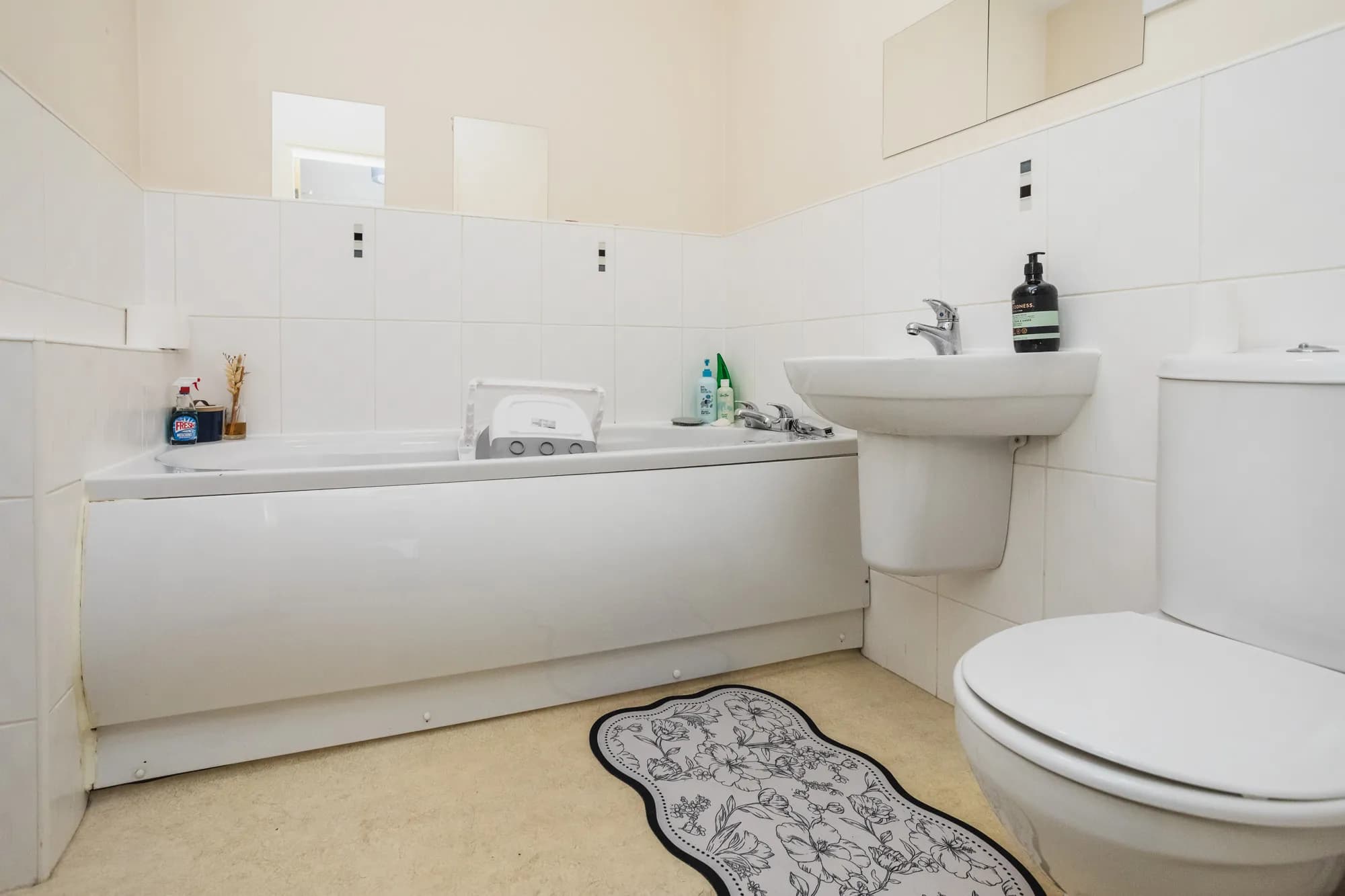 property photo 9 of 20