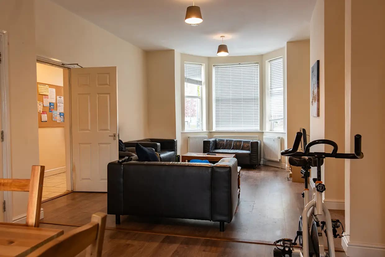 property photo 5 of 40