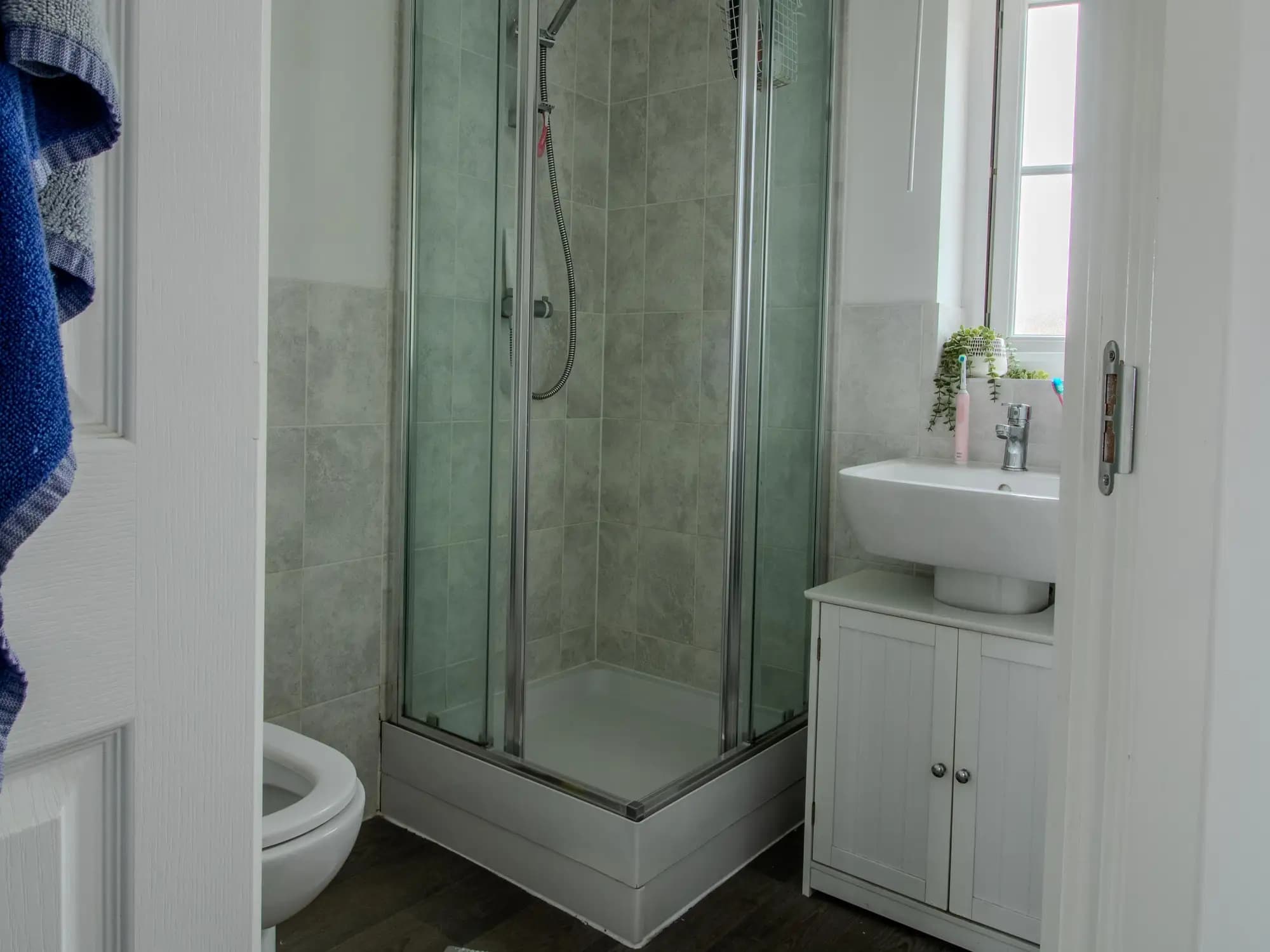 property photo 8 of 18