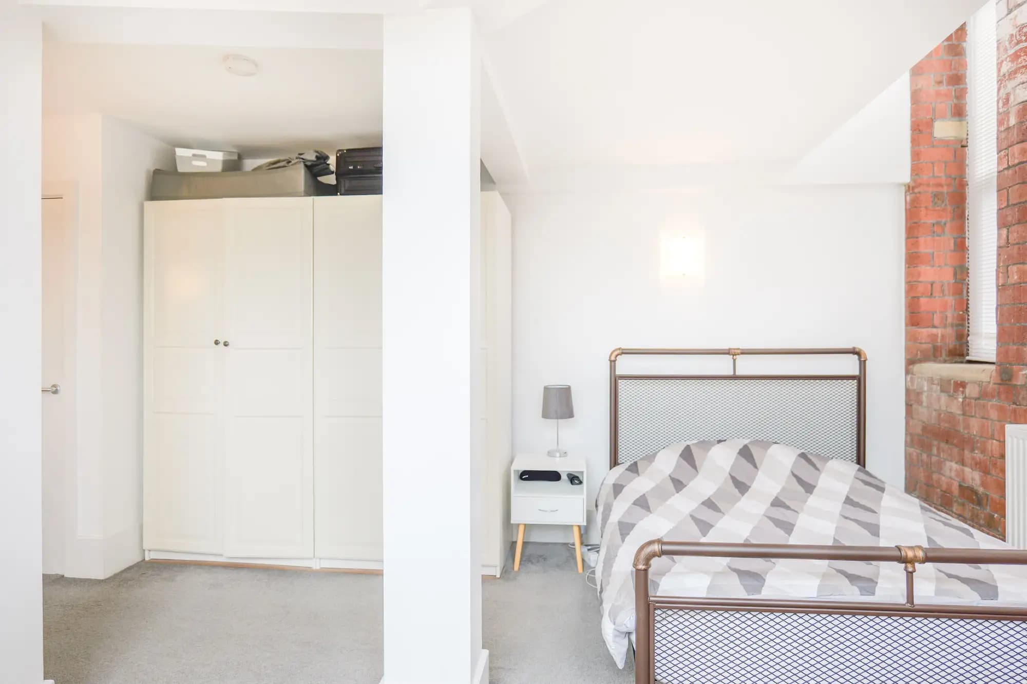 property photo 8 of 20