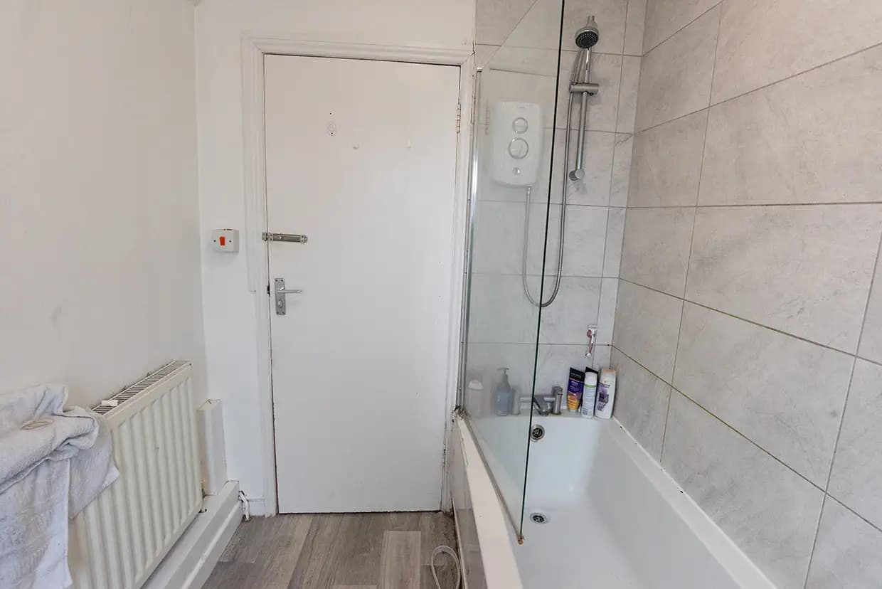 property photo 9 of 16