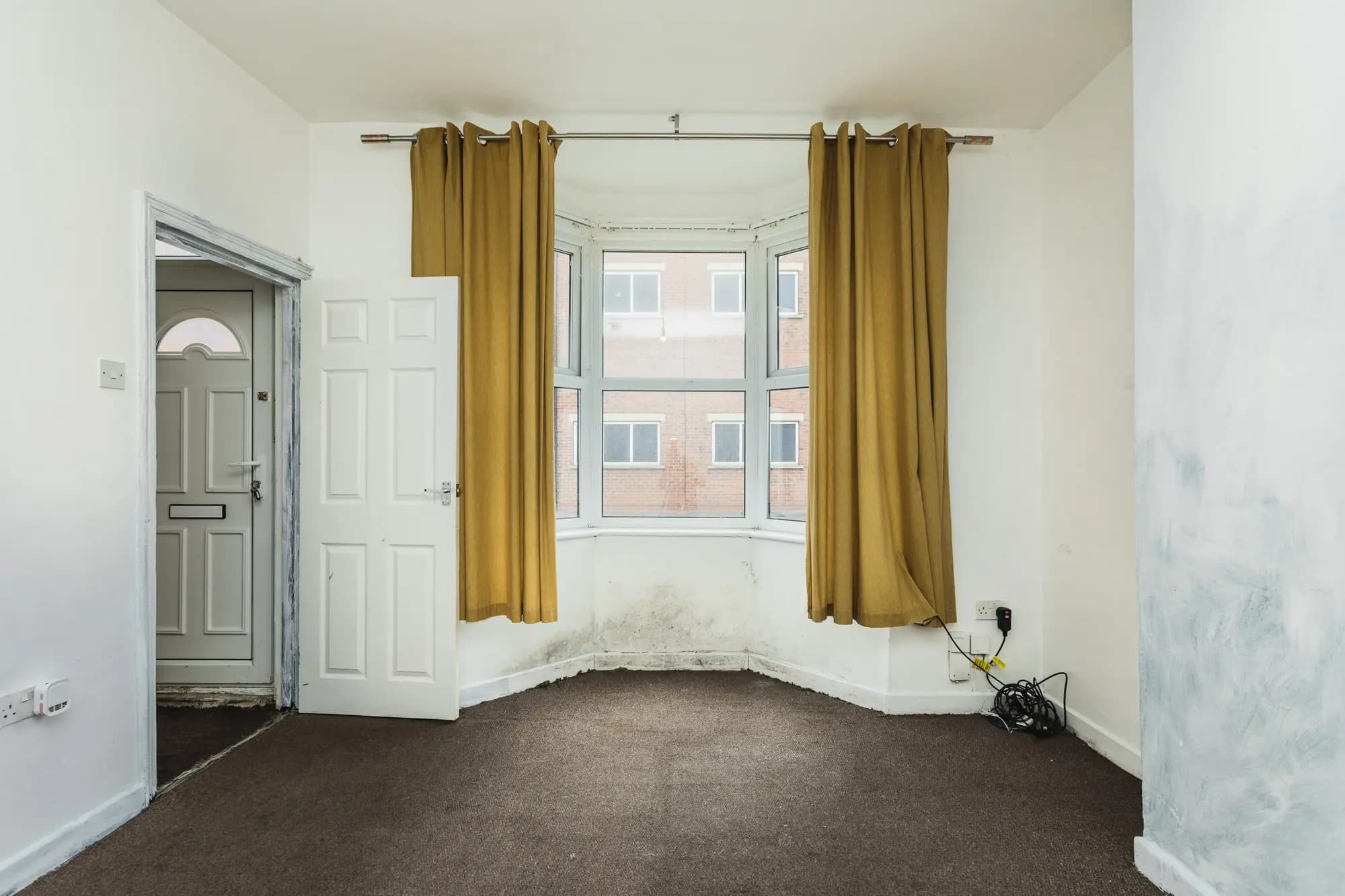 property photo 2 of 27