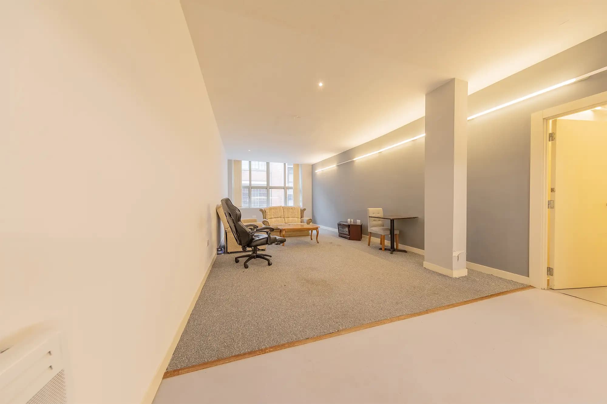 property photo 5 of 17