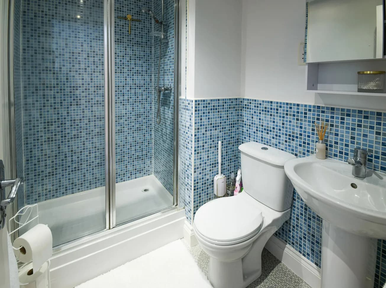 property photo 6 of 15
