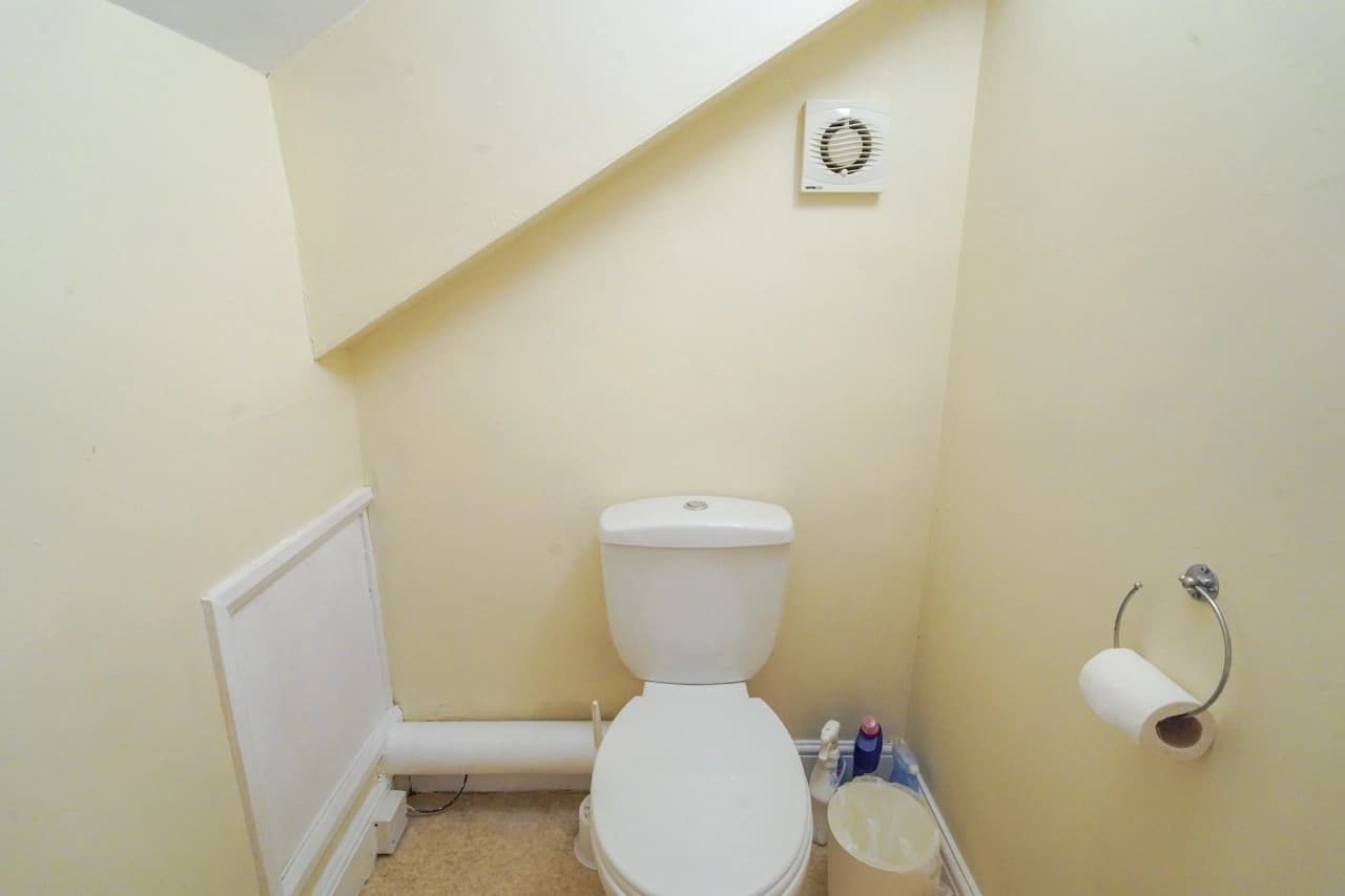 property photo 9 of 19