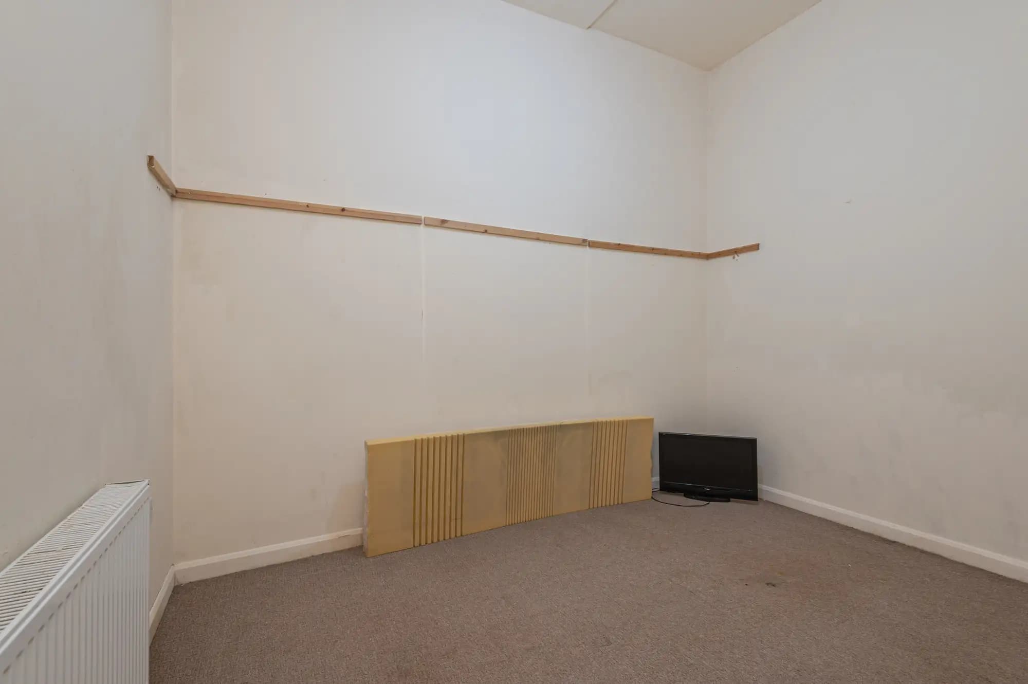 property photo 7 of 10