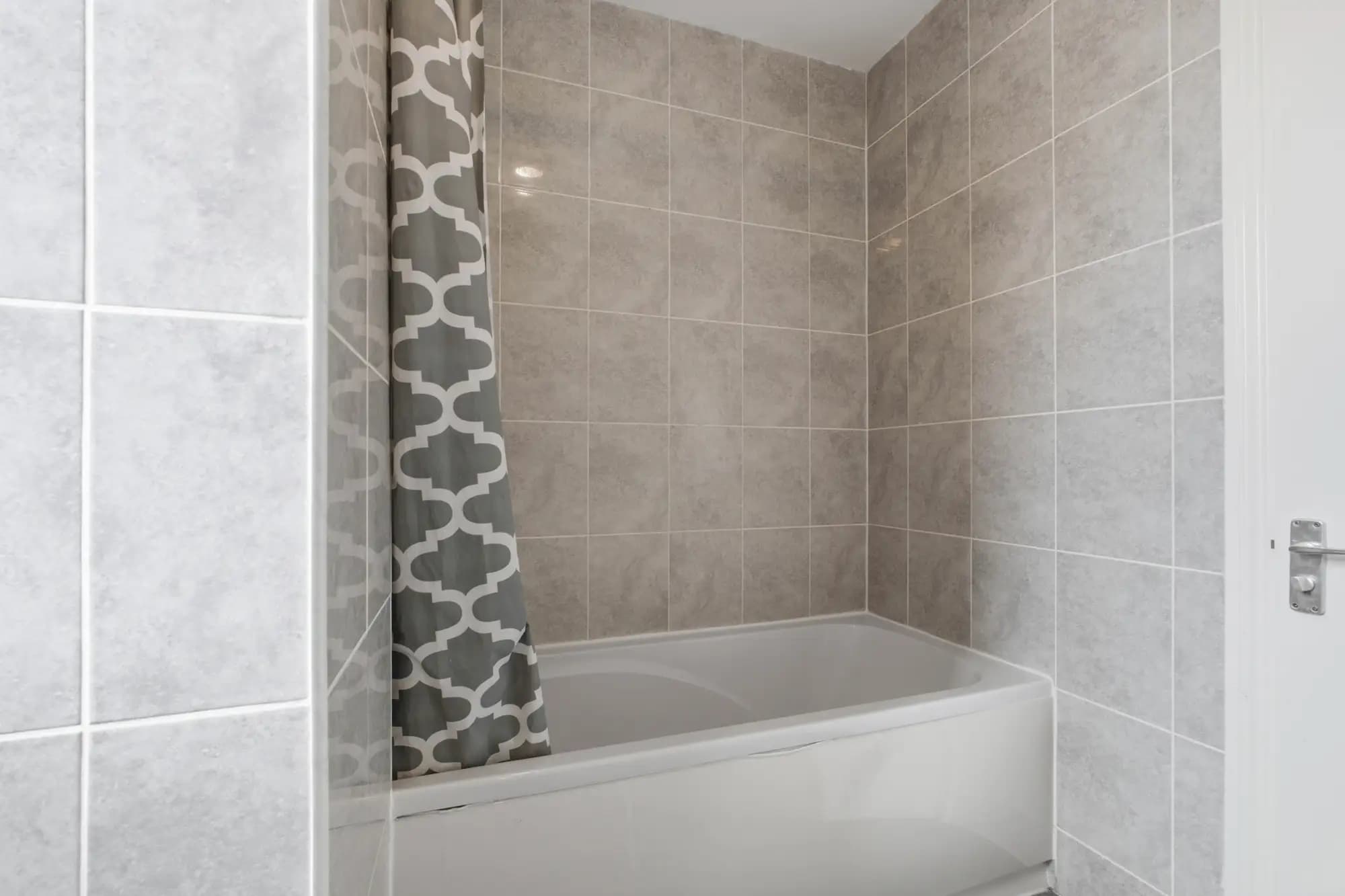 property photo 10 of 34