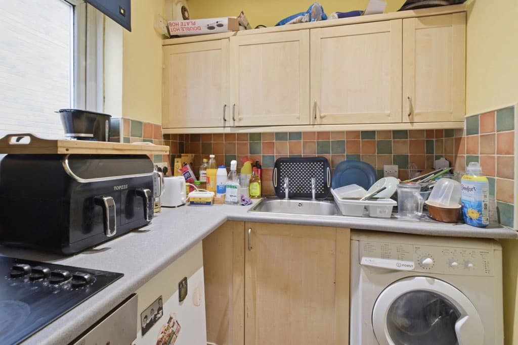 property photo 5 of 11