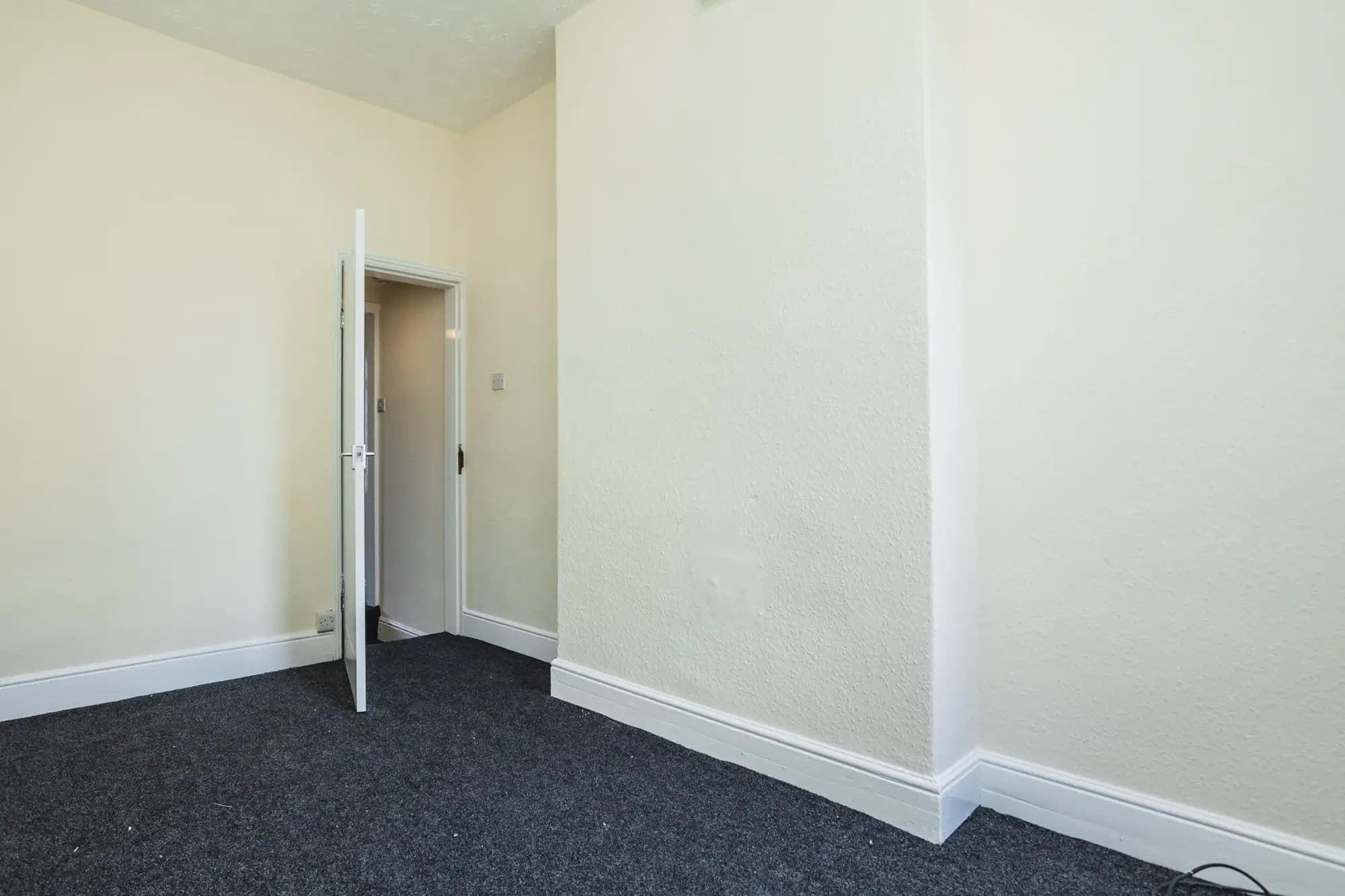 property photo 13 of 32