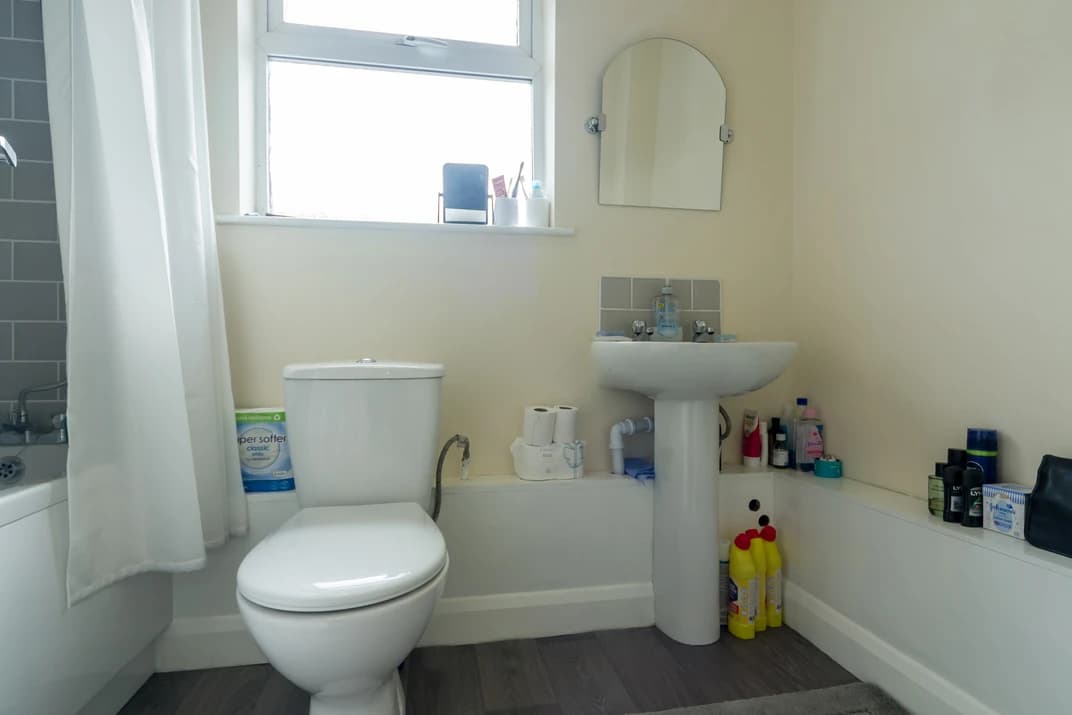 property photo 7 of 19