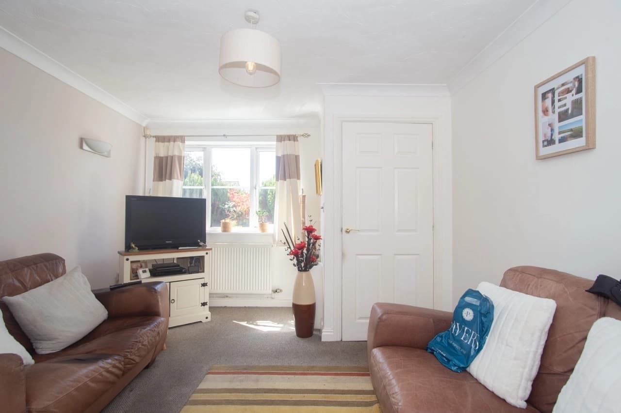property photo 4 of 16
