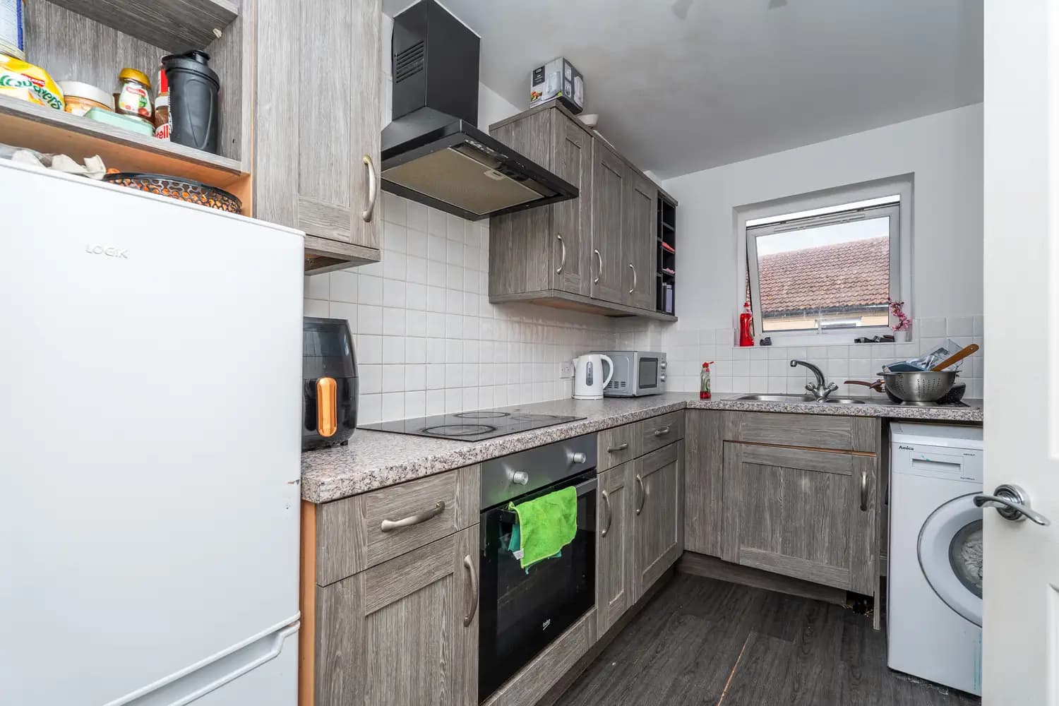 property photo 6 of 18