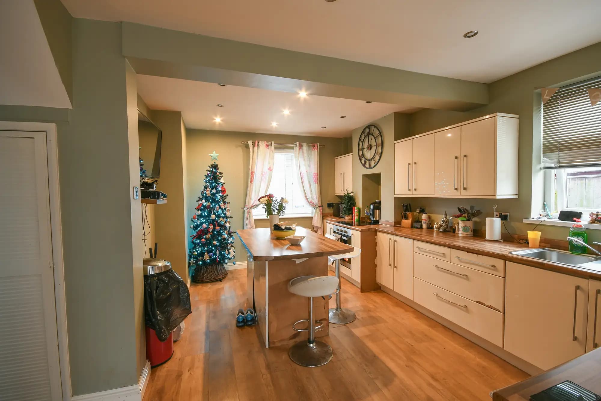 property photo 5 of 19