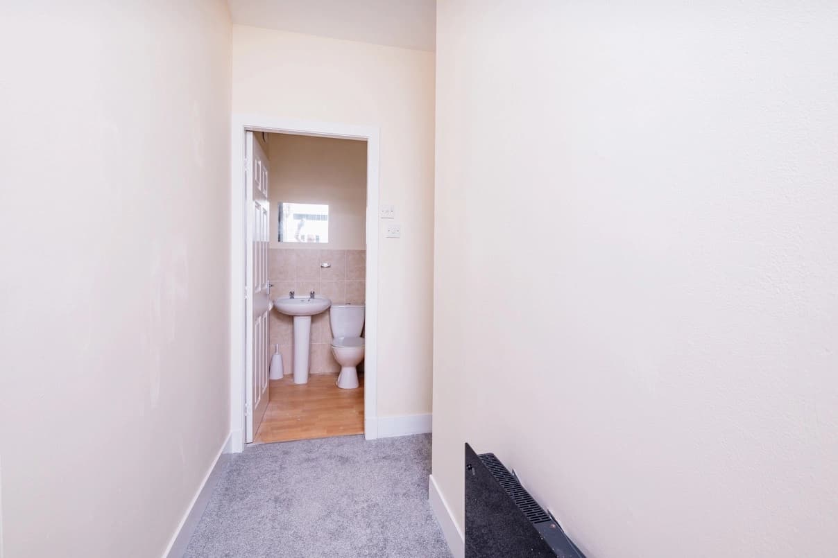 property photo 5 of 16