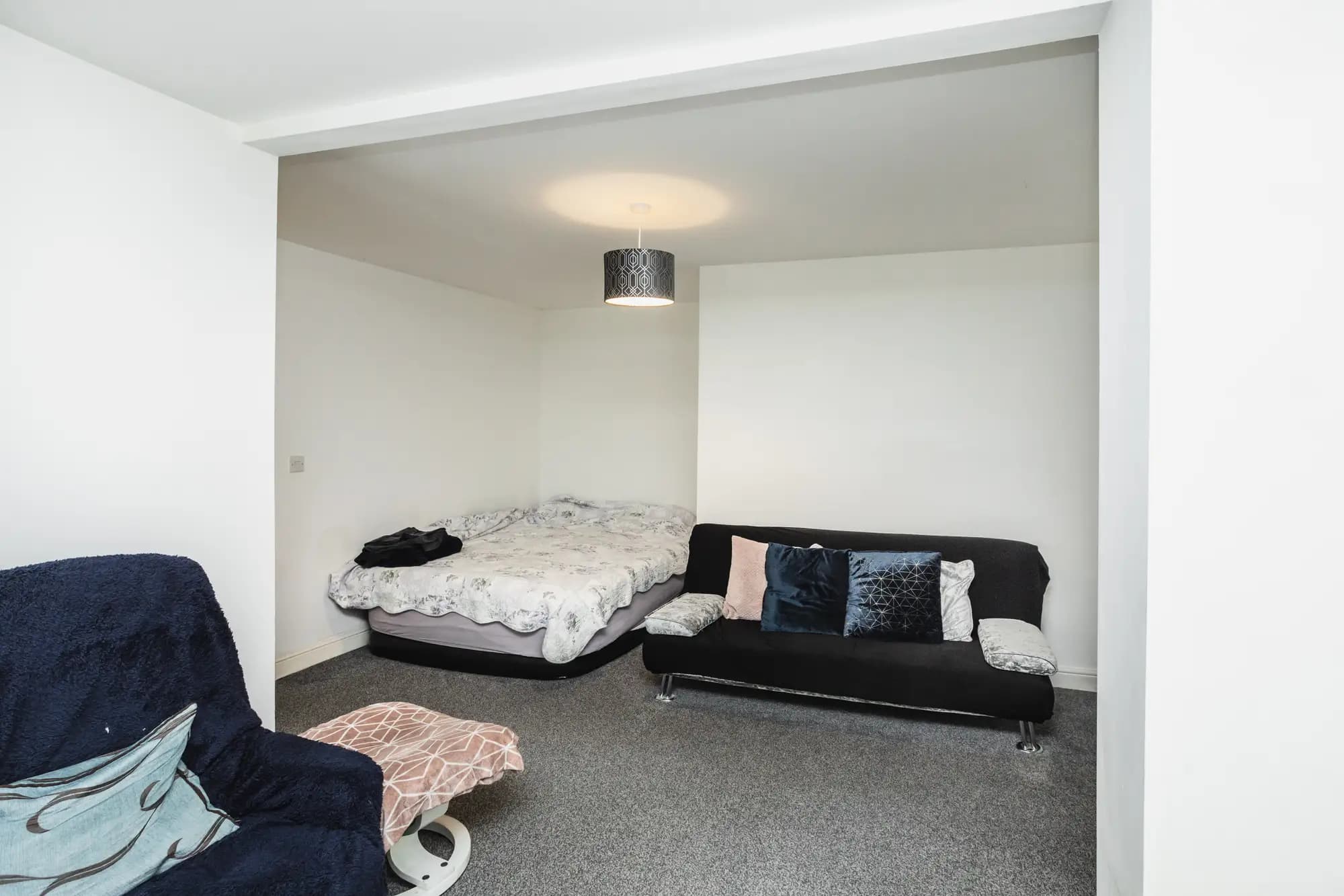 property photo 11 of 17