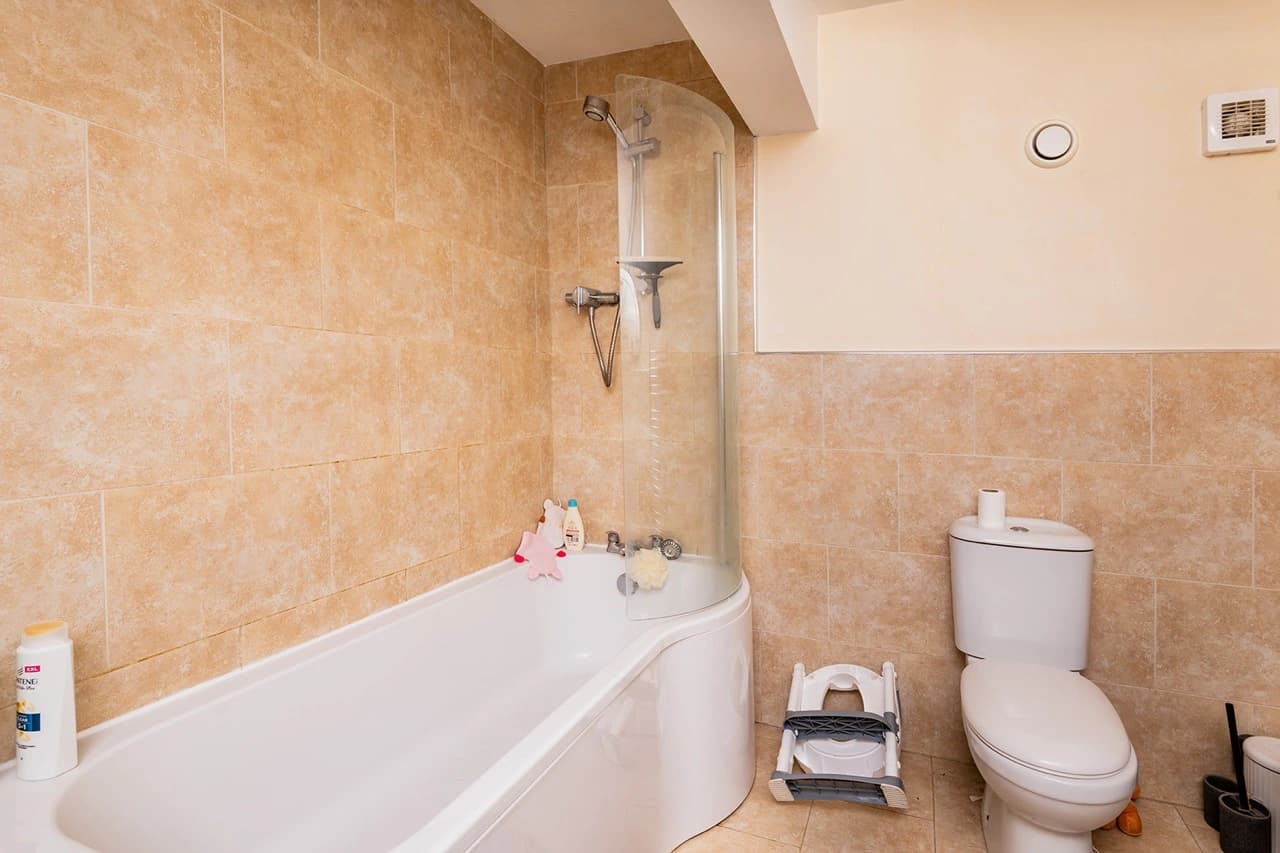 property photo 9 of 15