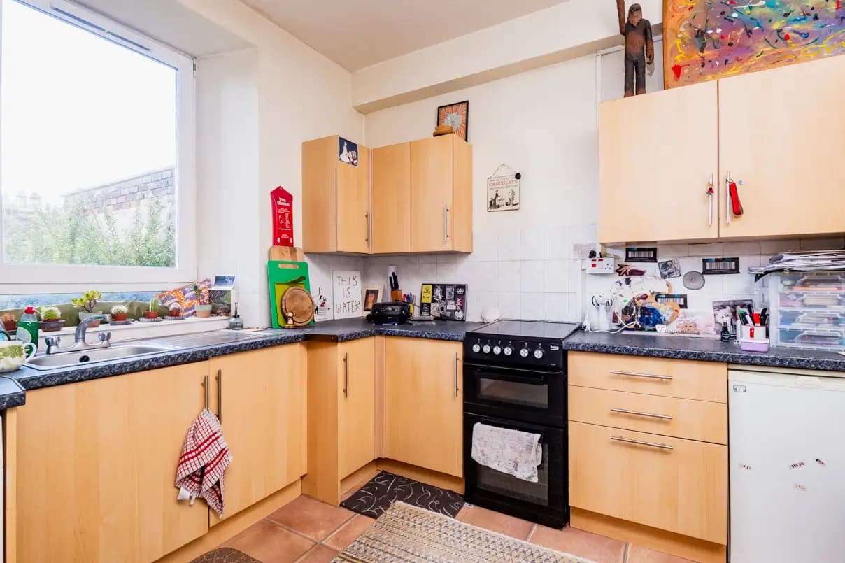 property photo 6 of 19