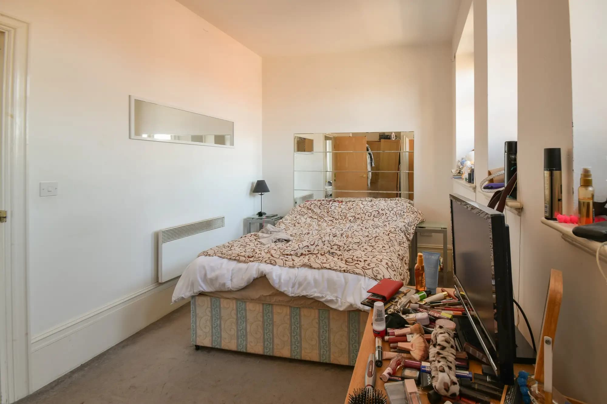 property photo 8 of 15