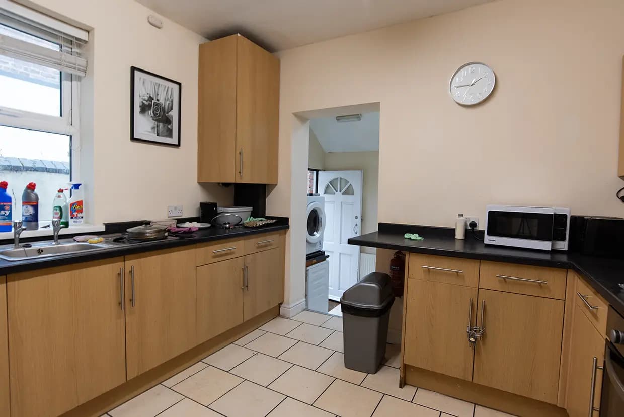 property photo 8 of 40