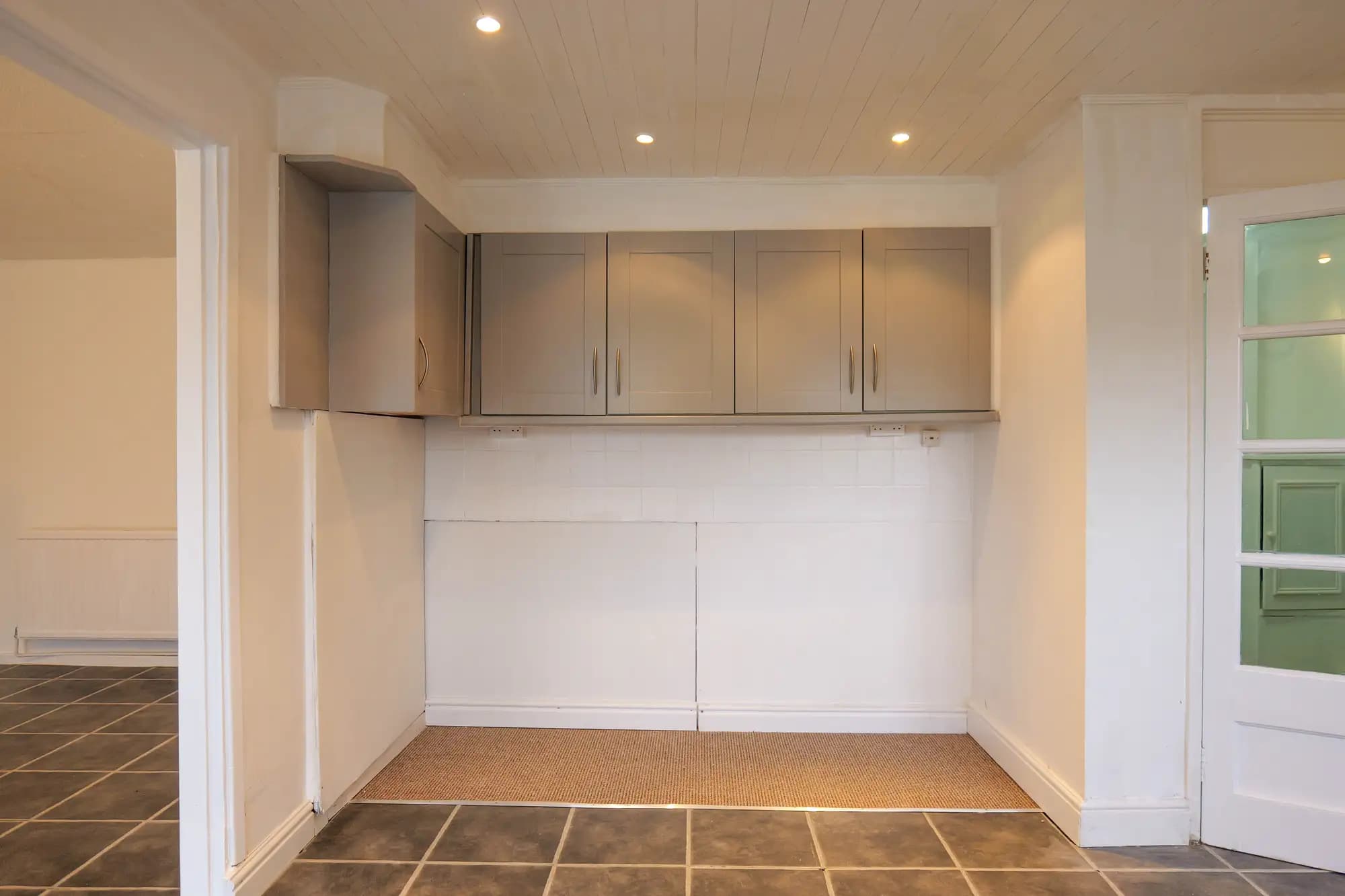 property photo 6 of 24