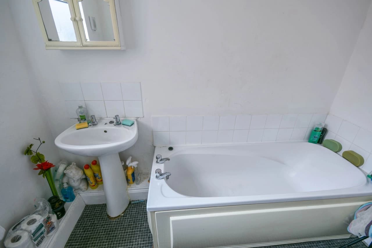 property photo 15 of 30