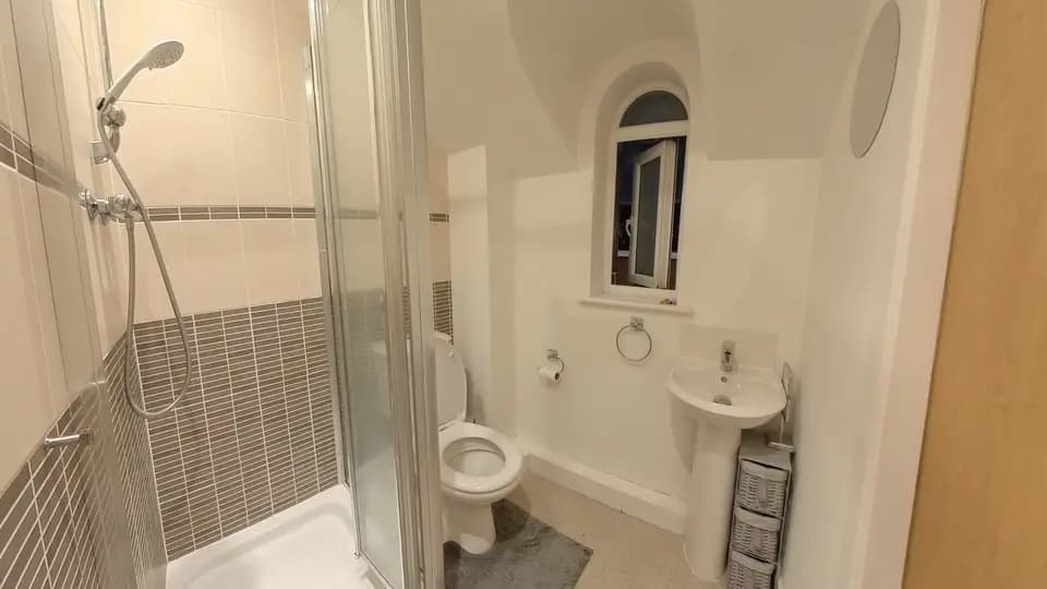 property photo 10 of 26
