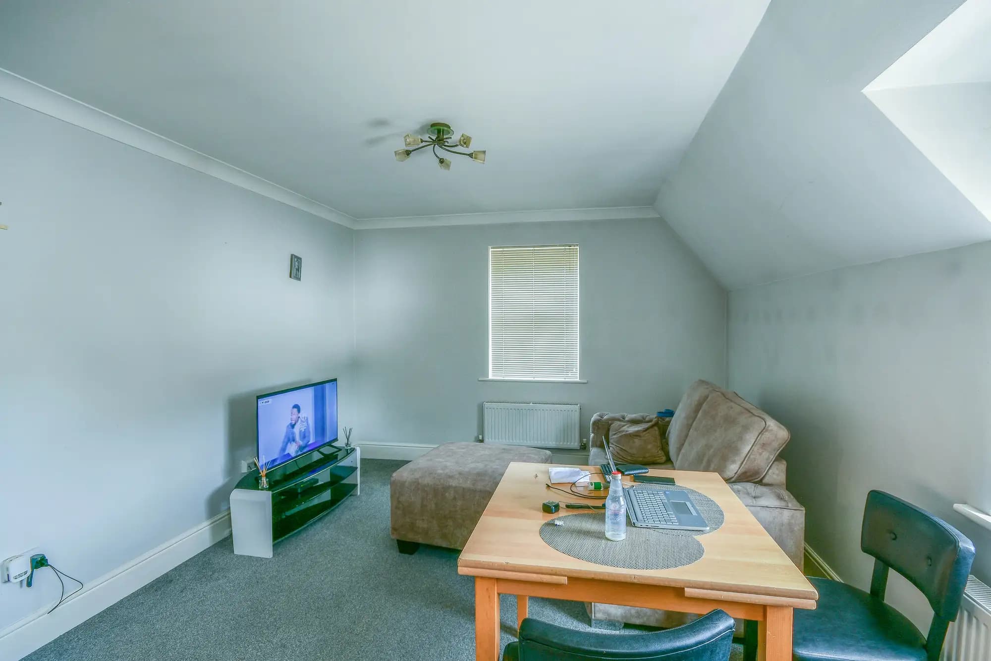 property photo 4 of 18