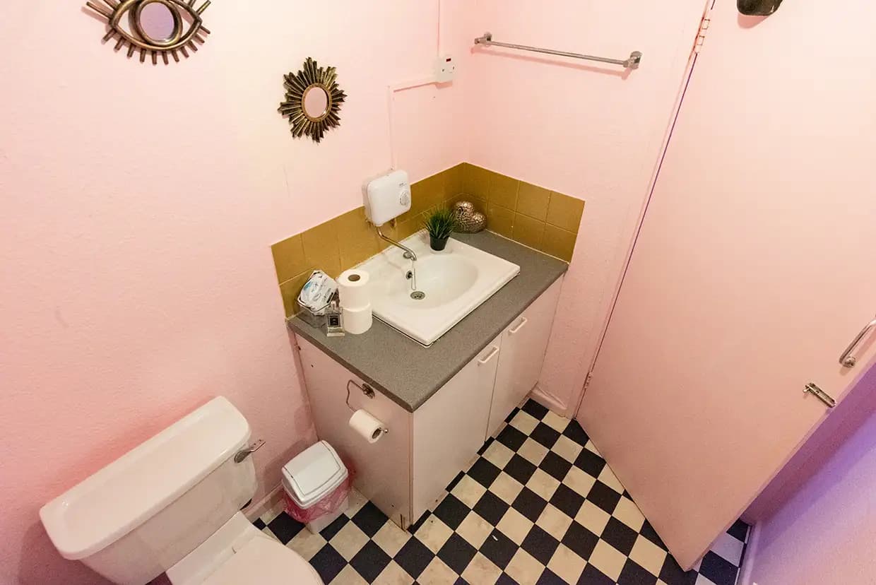 property photo 11 of 78
