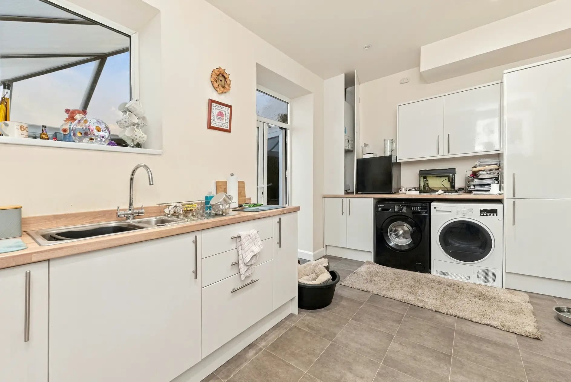 property photo 5 of 17