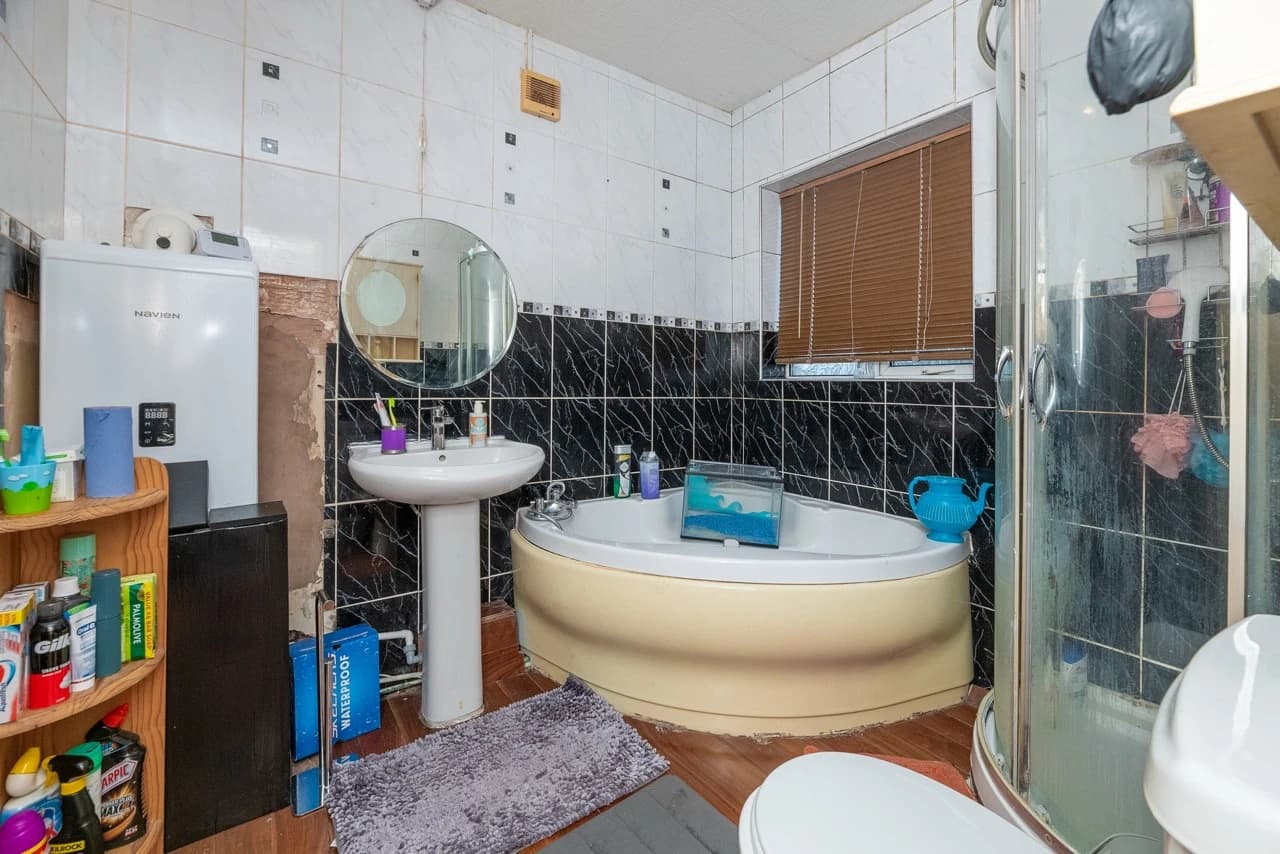 property photo 12 of 22