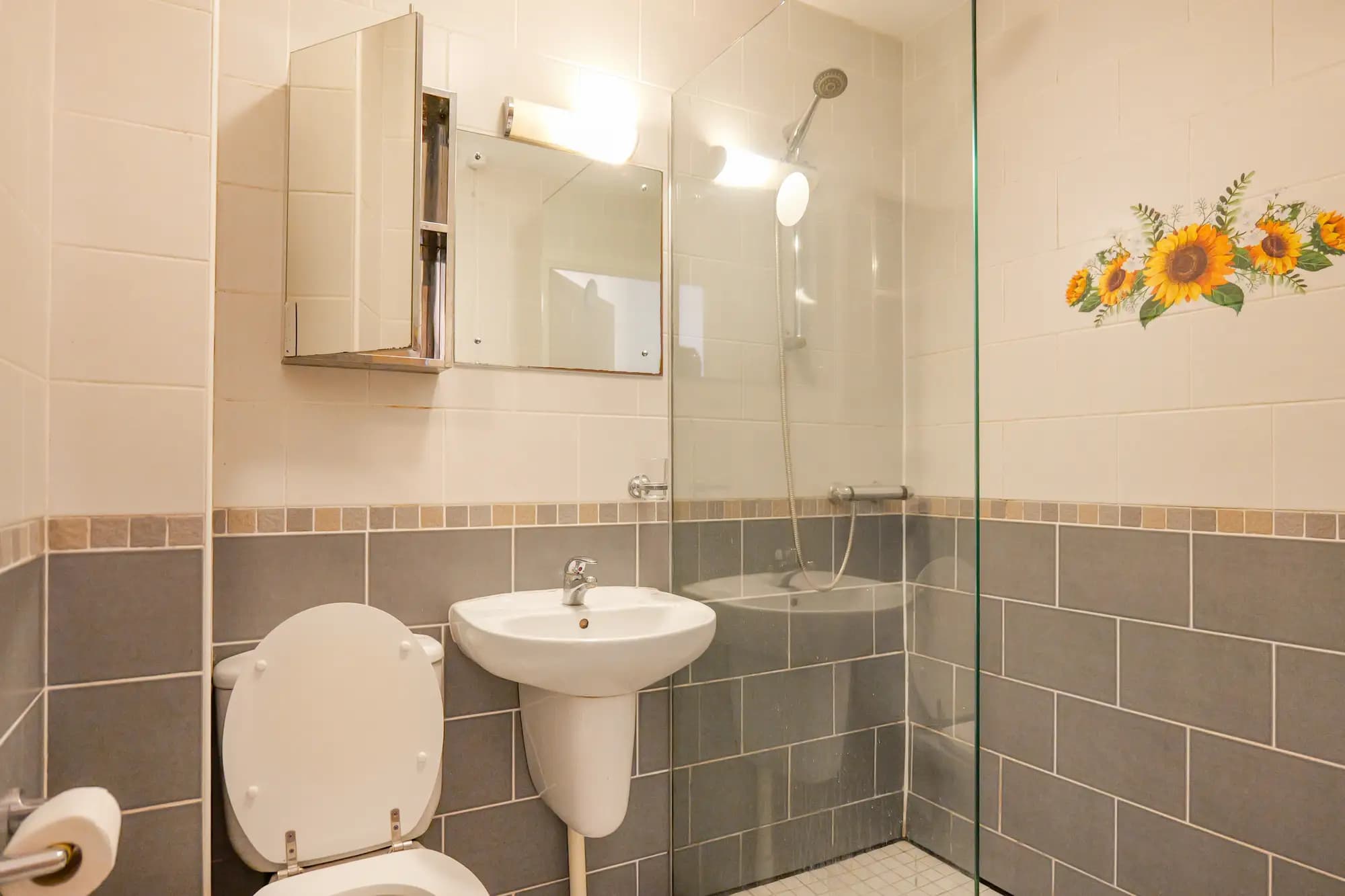 property photo 6 of 13
