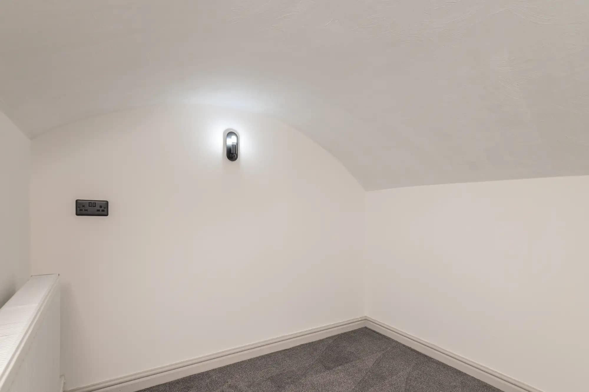 property photo 17 of 28