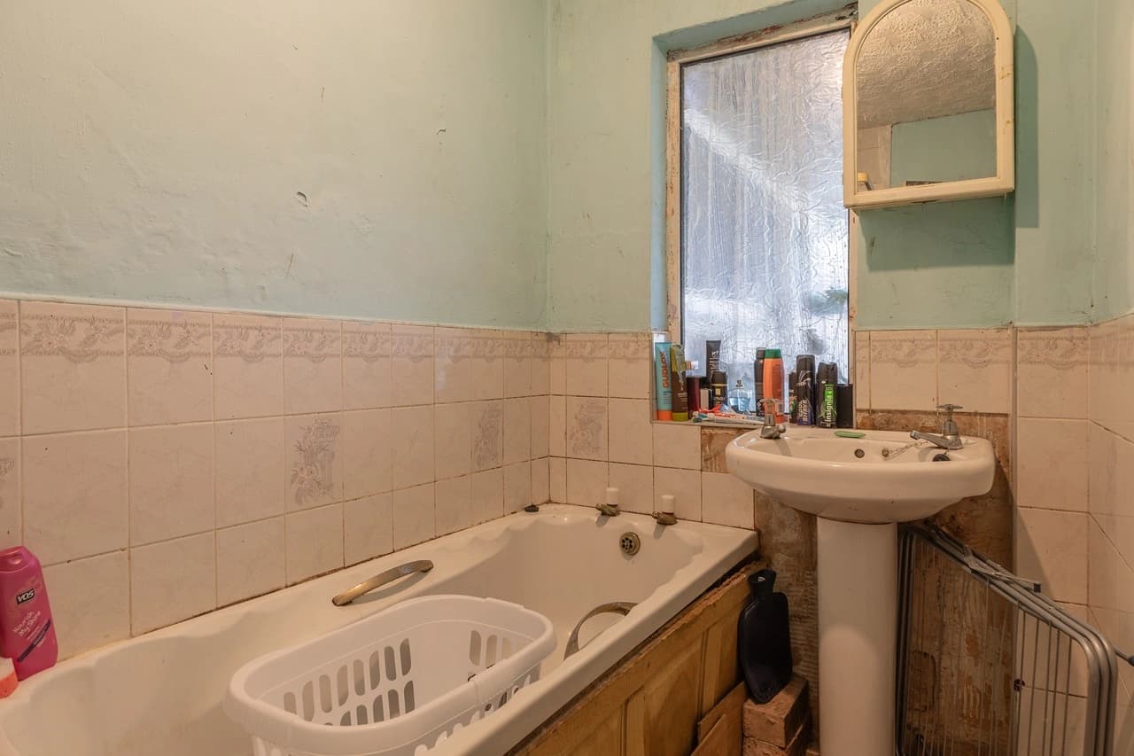 property photo 7 of 20