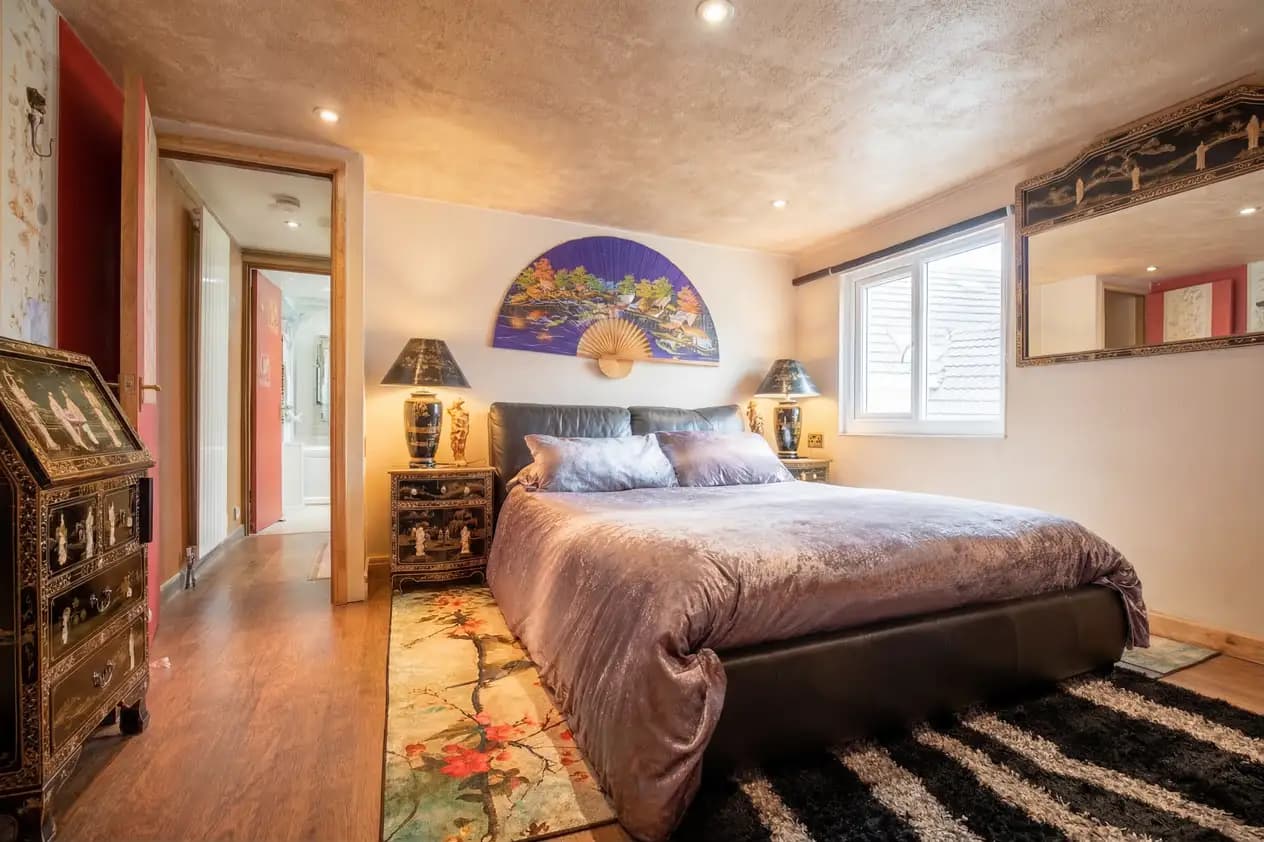 property photo 21 of 35