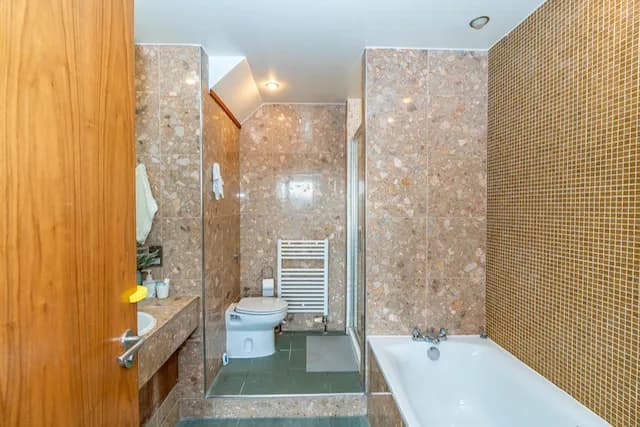 property photo 16 of 39