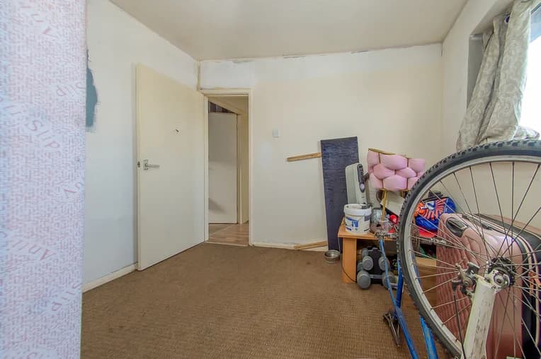 property photo 15 of 19