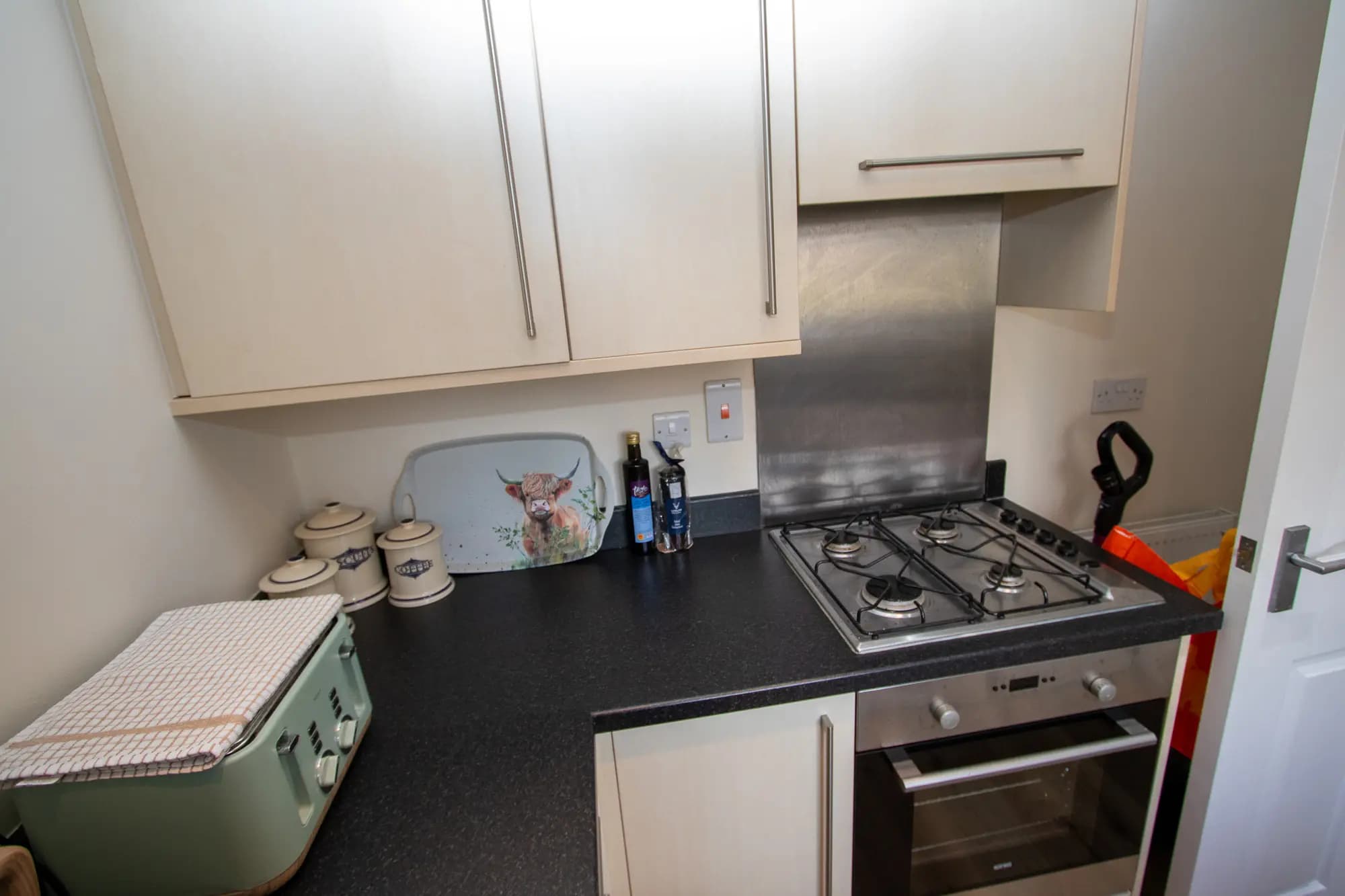 property photo 6 of 18