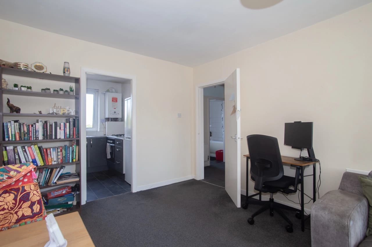property photo 4 of 15