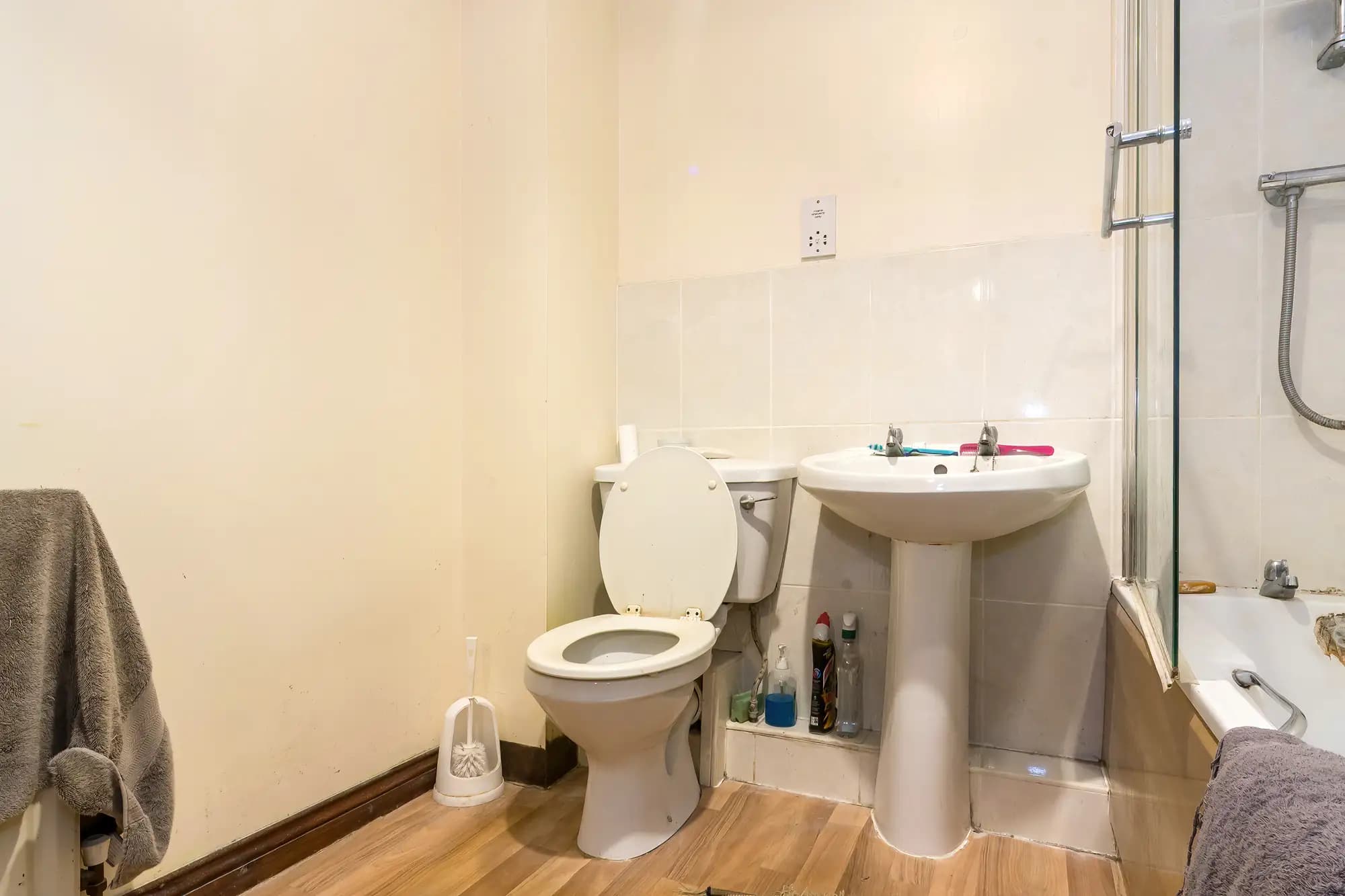 property photo 8 of 17