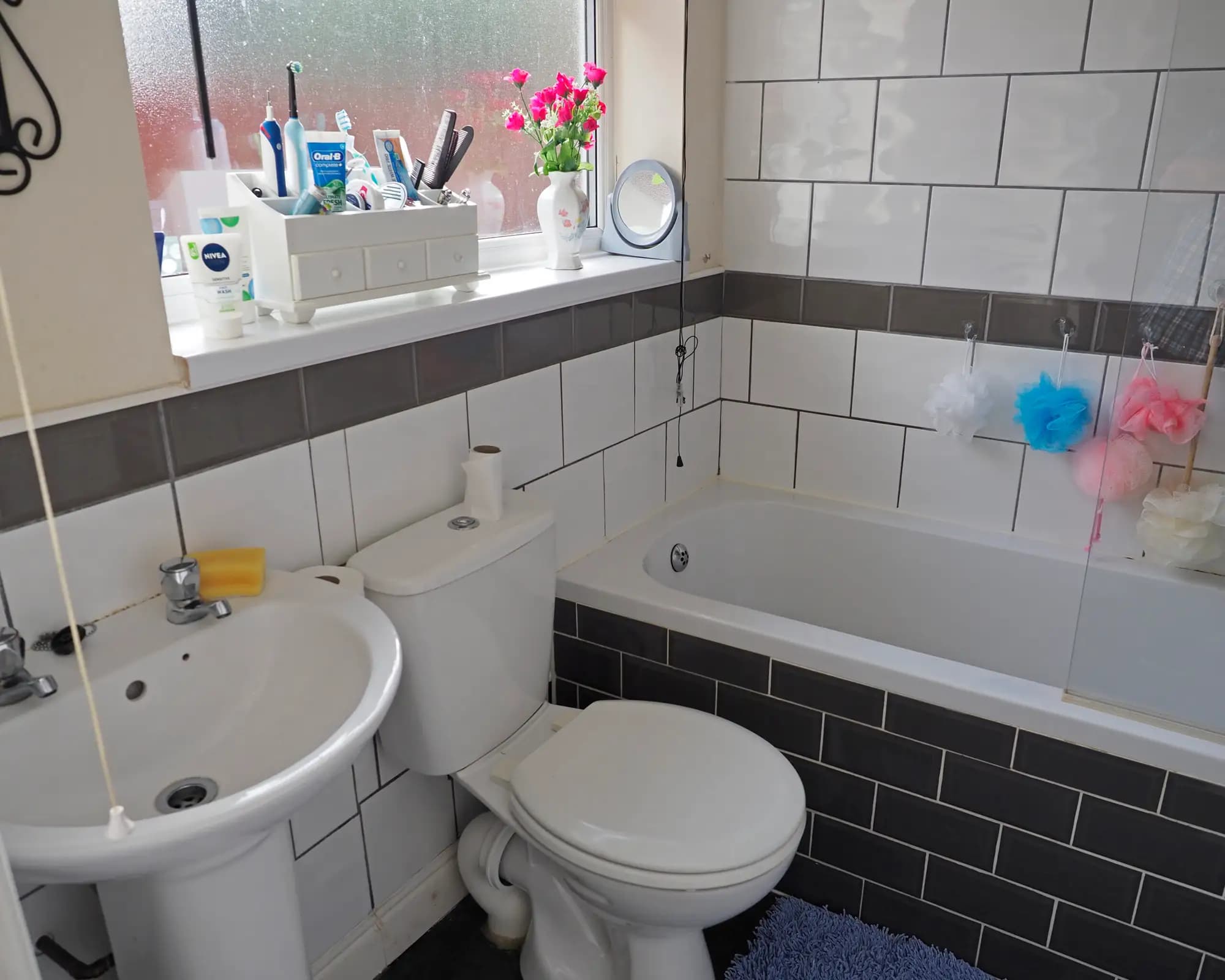 property photo 9 of 28