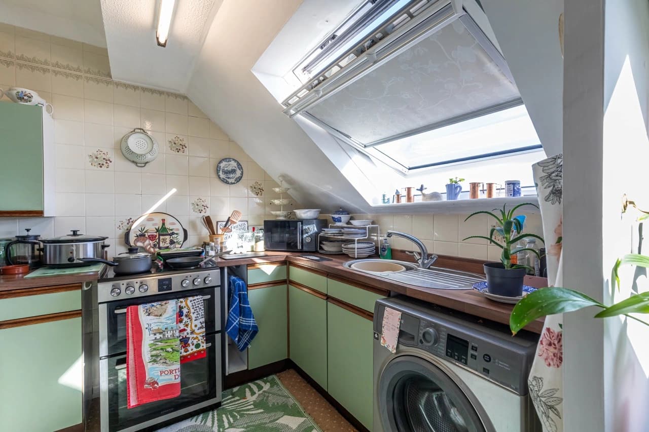 property photo 5 of 18