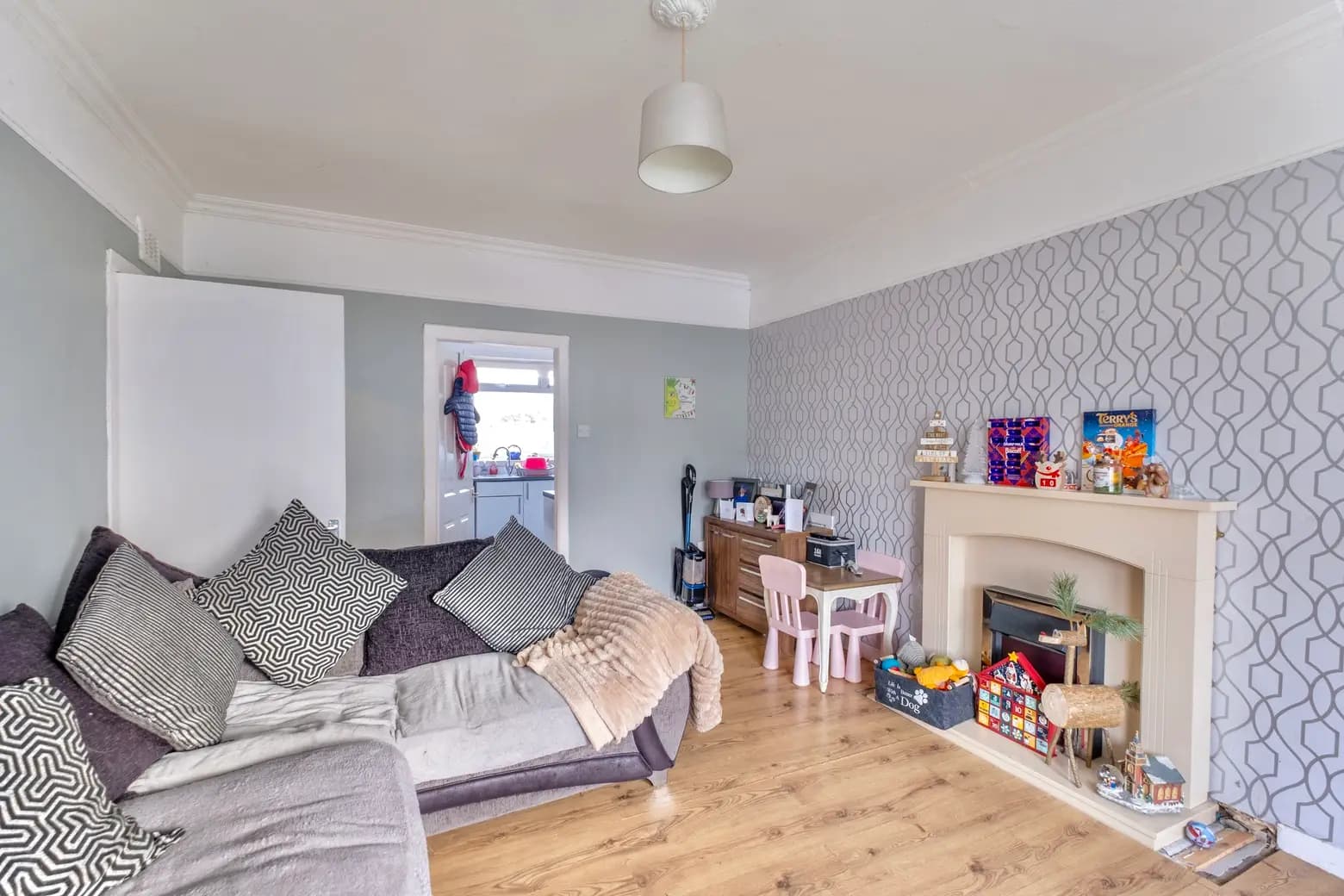 property photo 4 of 16