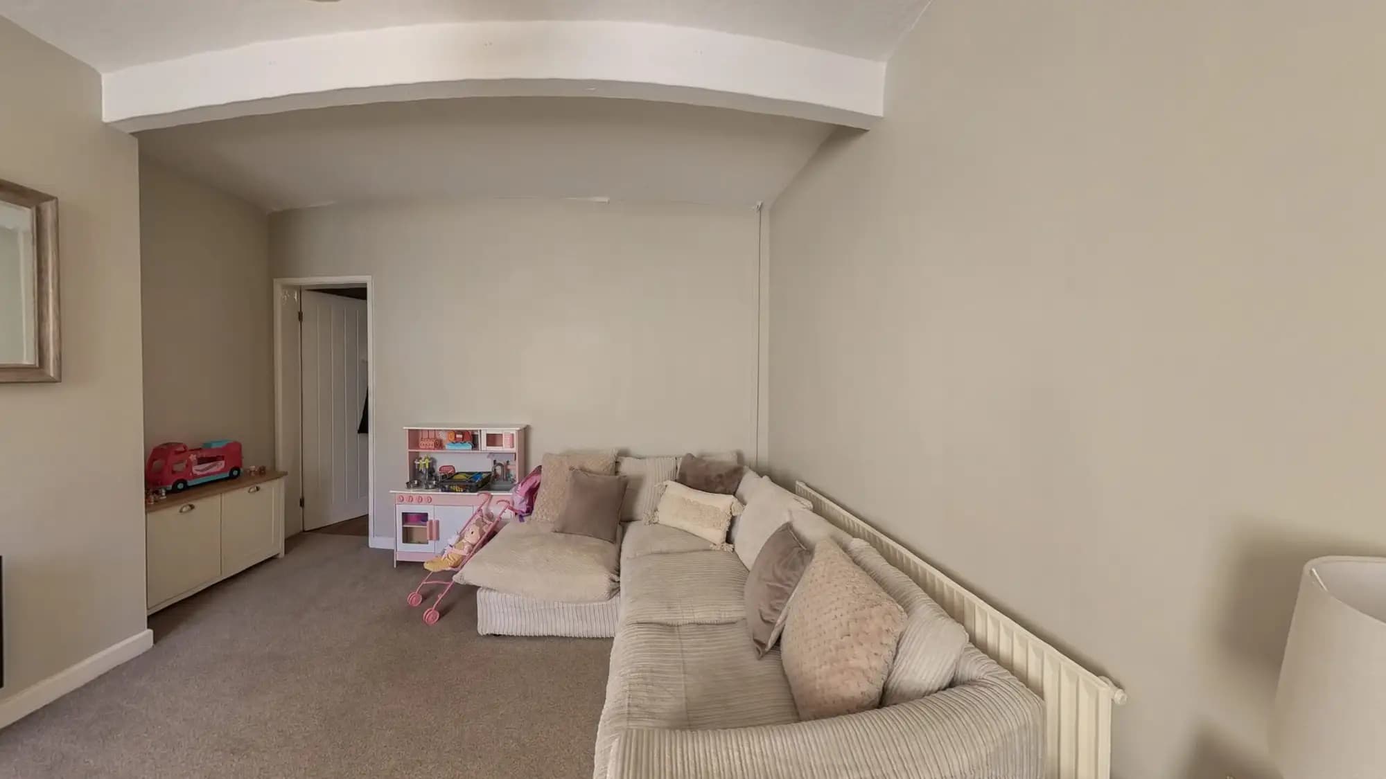 property photo 4 of 17